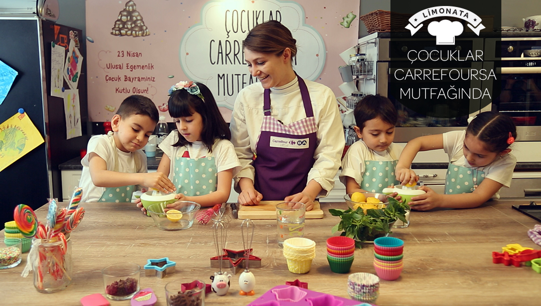 Çocuklar CarrefourSA Mutfağında Limonata Tarifi